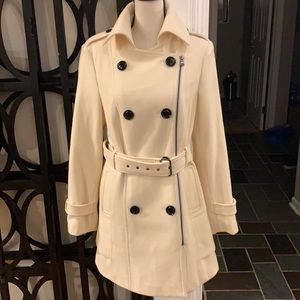 Stunning!! Worthington Medium Cream Trench